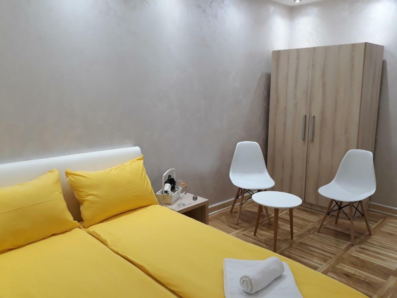 Sweet Yellow Apartment เบลเกรด ภายนอก รูปภาพ