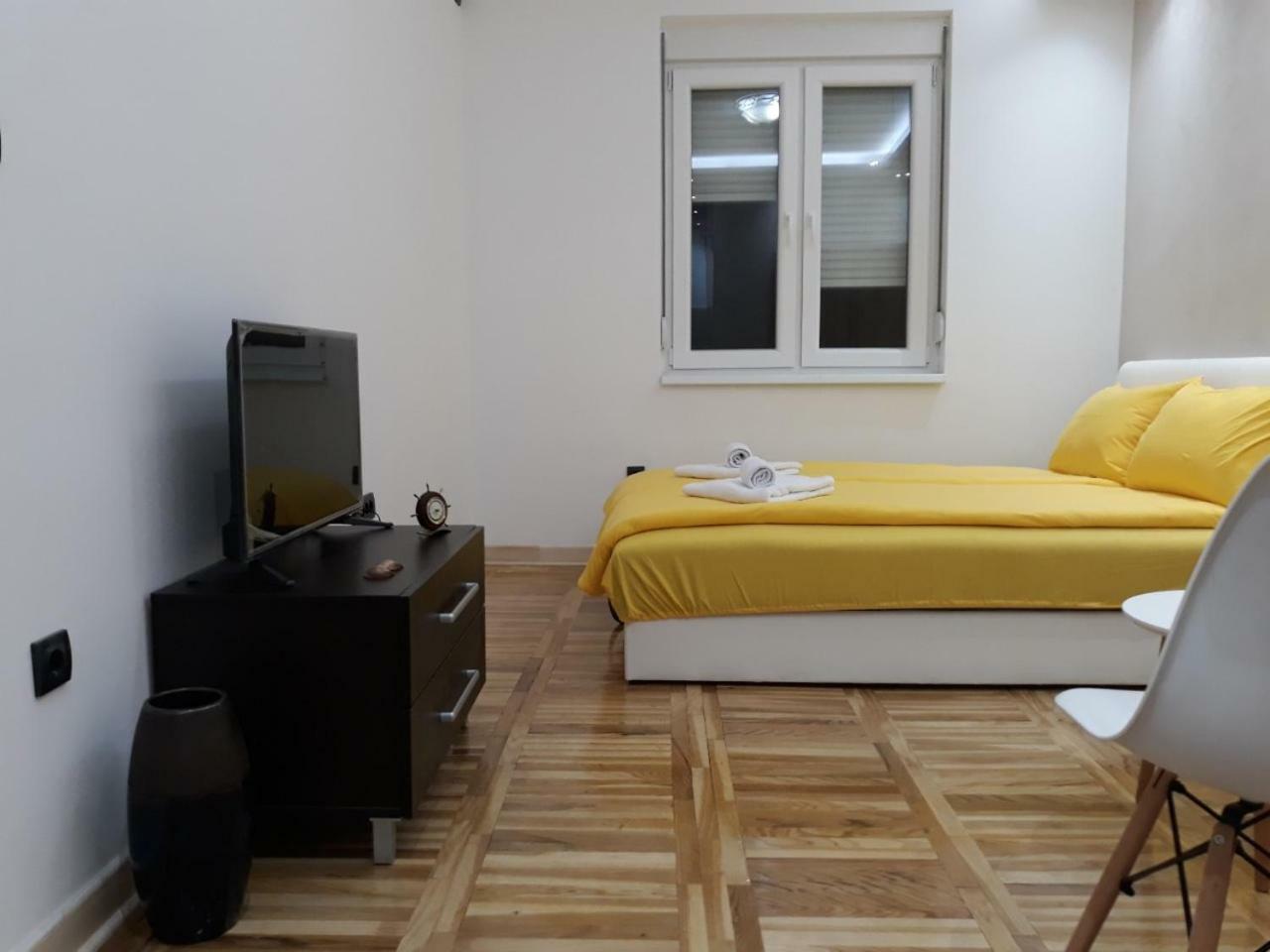 Sweet Yellow Apartment เบลเกรด ภายนอก รูปภาพ