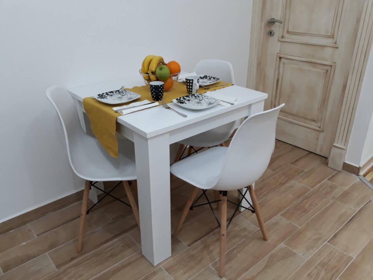Sweet Yellow Apartment เบลเกรด ภายนอก รูปภาพ