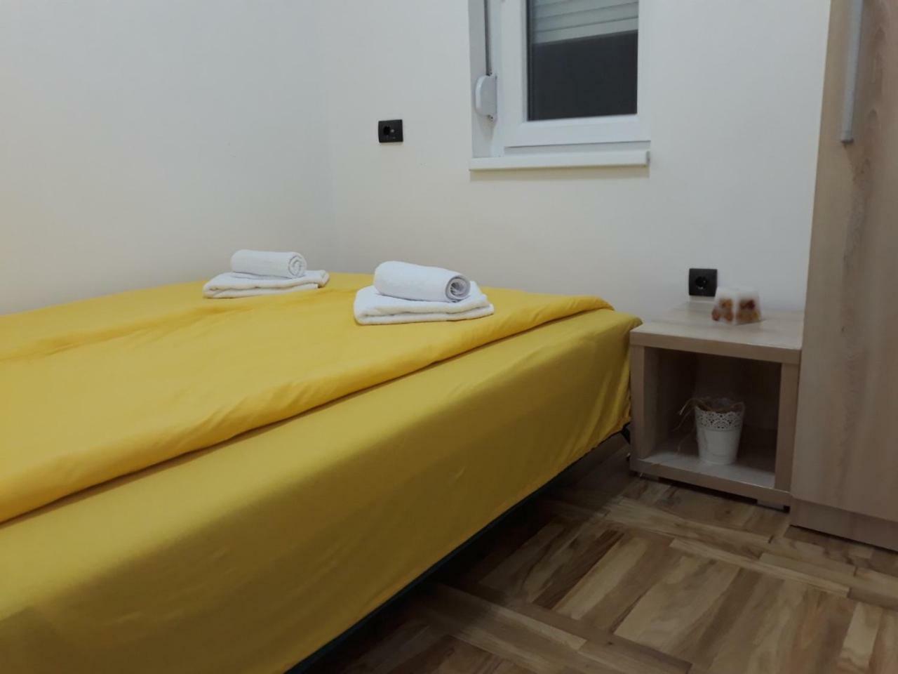 Sweet Yellow Apartment เบลเกรด ภายนอก รูปภาพ