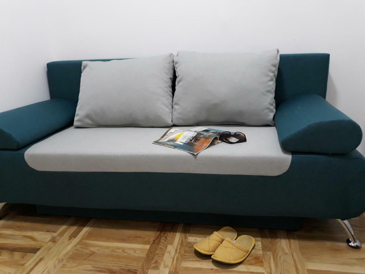 Sweet Yellow Apartment เบลเกรด ภายนอก รูปภาพ