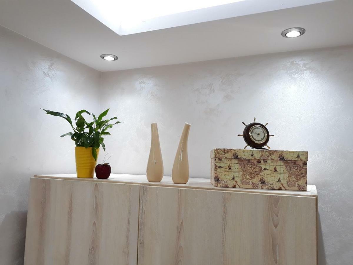 Sweet Yellow Apartment เบลเกรด ภายนอก รูปภาพ
