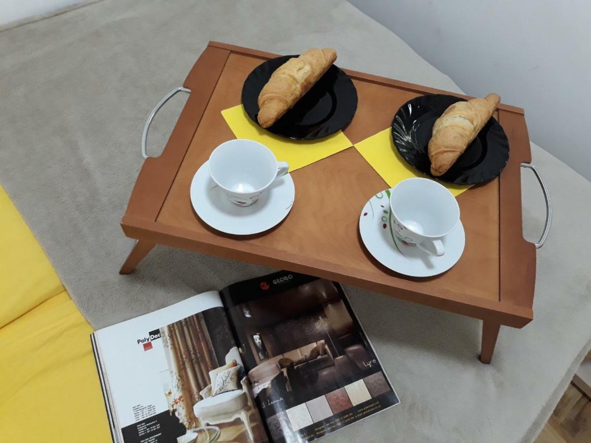Sweet Yellow Apartment เบลเกรด ภายนอก รูปภาพ